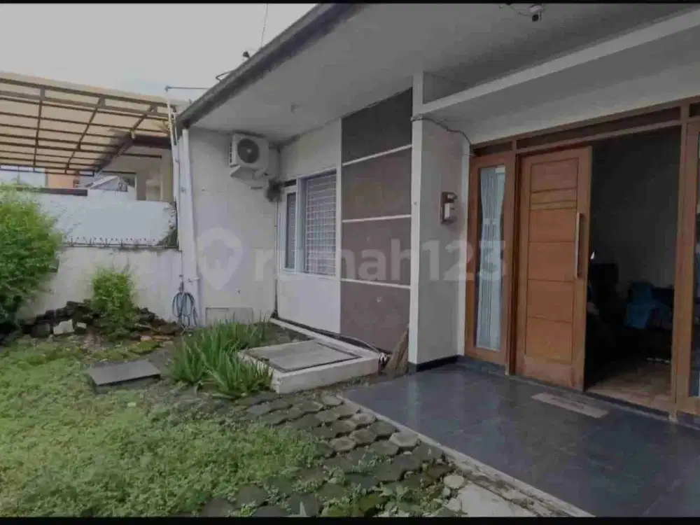 dijual rumah terawat strategis besar murah komplek muara bandung