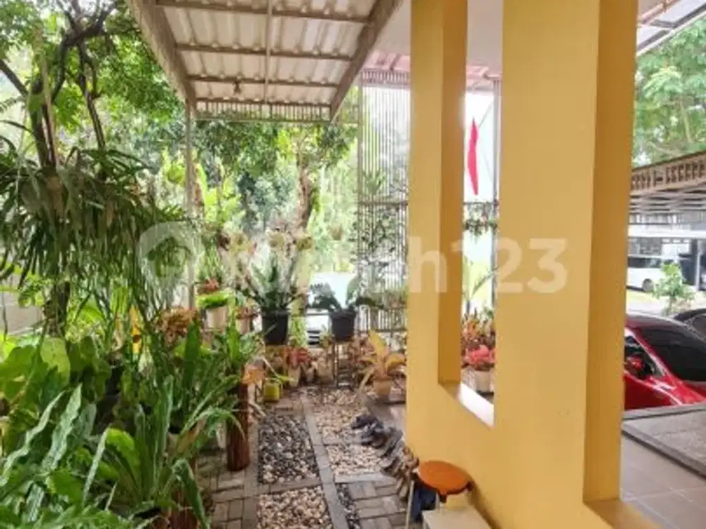 Dijual Rumah Bagus Siap Huni Dengan Taman Yang Indah Shm - Sertifikat Hak Milik Di Kebayoran Bintaro Sektor 9, Bintaro