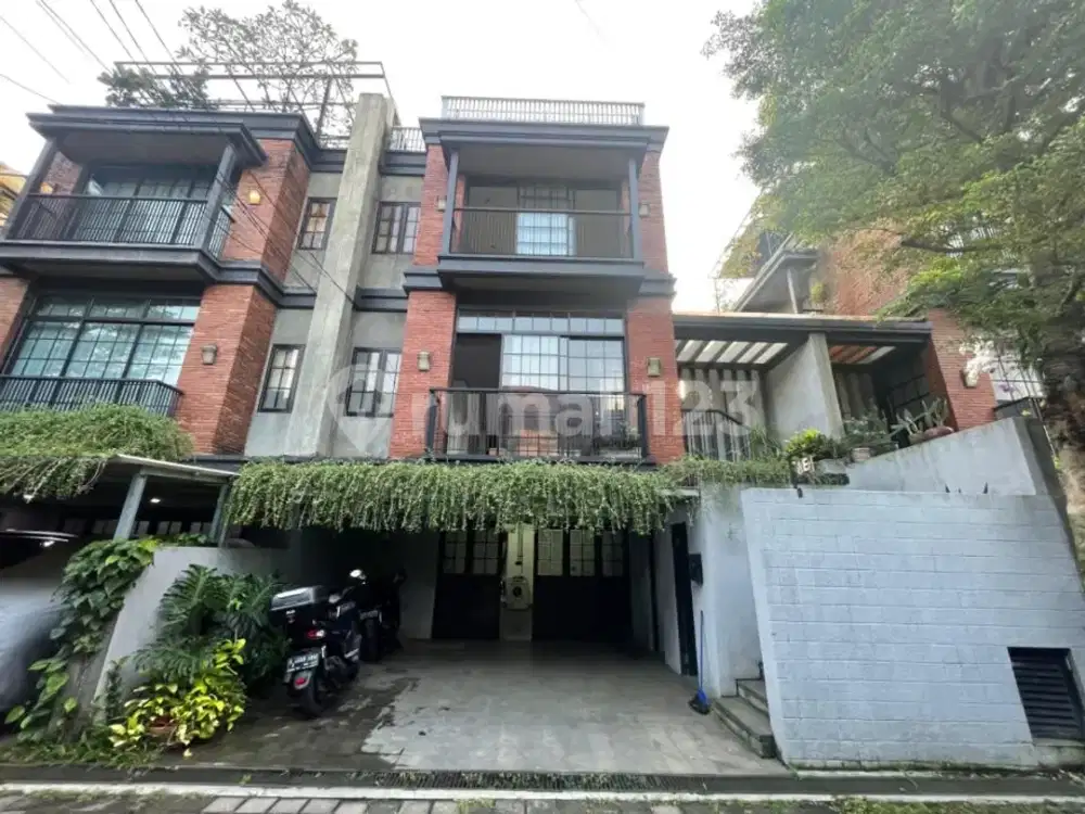 Rumah Siap Huni Ada Kolam Renang di Cipete Dekat MRT