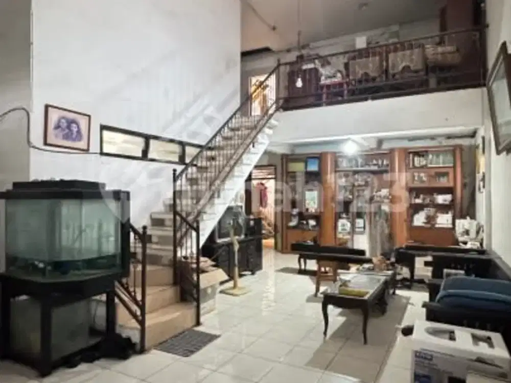 Dijual Cepat Rumah Dekat Halte Bus Transjakarta Stasiun Kereta Api Pusat Belanja dan Rumah Sakit. SHM. Jatinegara Jakarta Timur