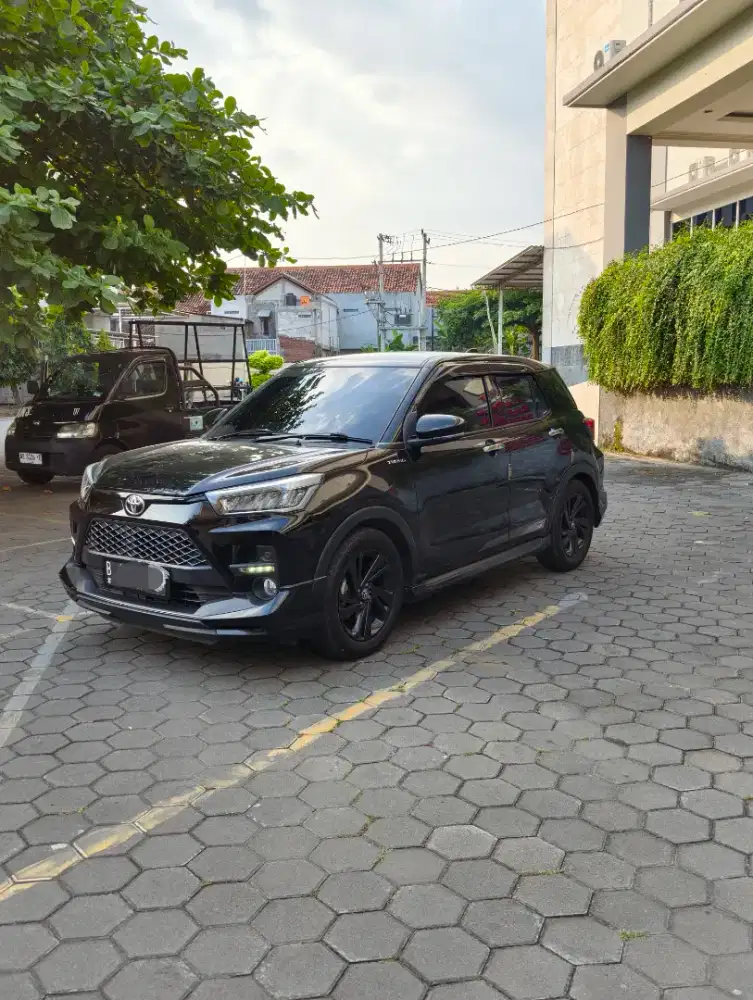 Toyota Raize Turbo GR Sport warna hitam 2022 AT