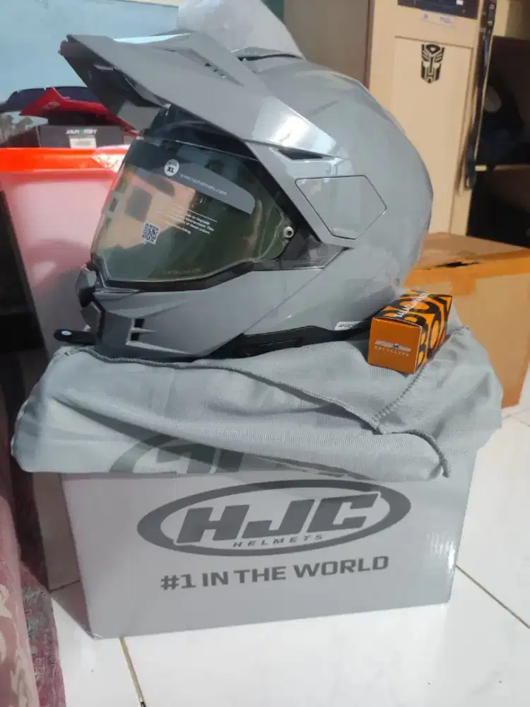 Helm merk HJC i80 modular flip up