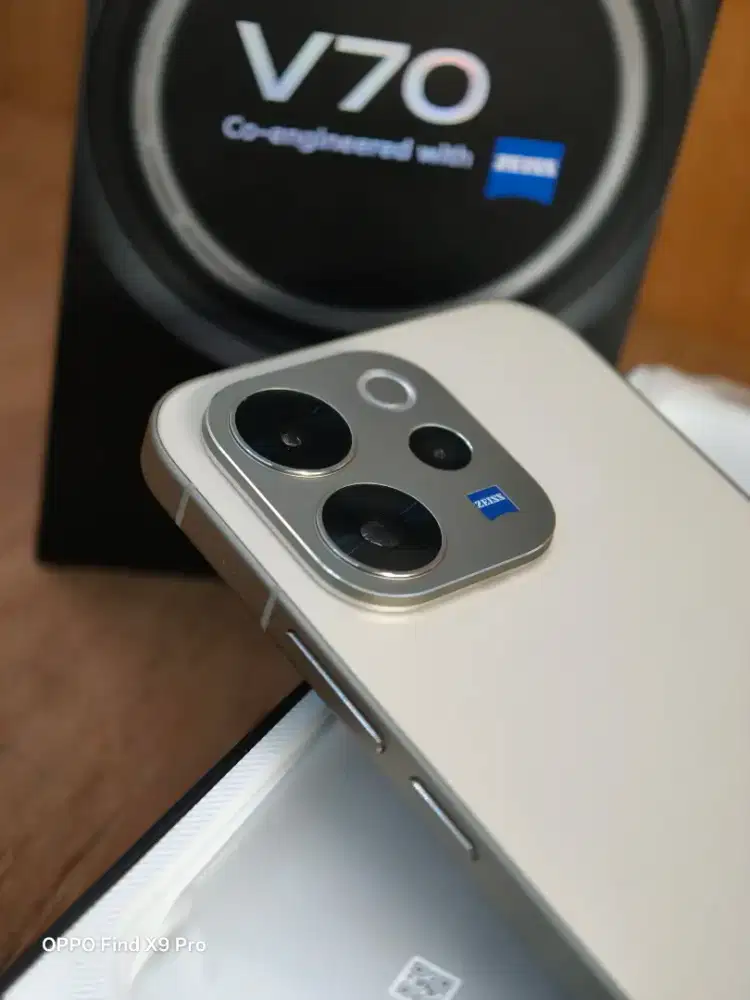 Vivo V70 5g 12/256 second resmi ori April 2027