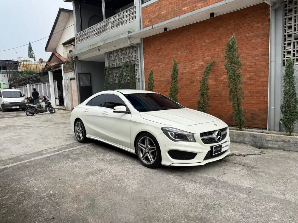 Mercy CLA 200 AMG Line matic 2015 Putih