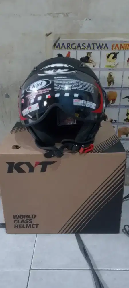 Jual helm KYT kondisi baru