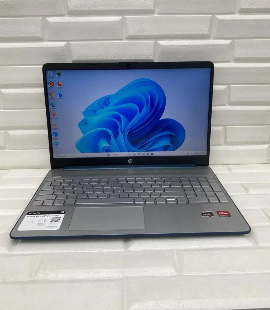 LAPTOP HP 15-EF2126MW