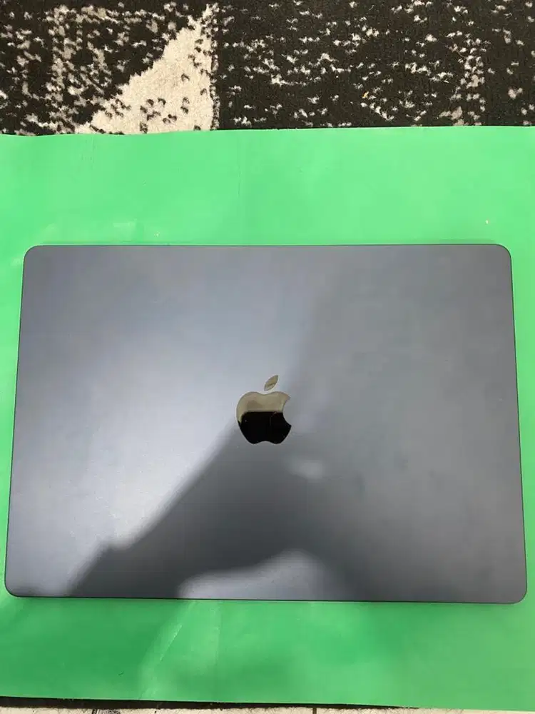 Macbook air m2 2023 8/256gb 15inc midnight blue resmi