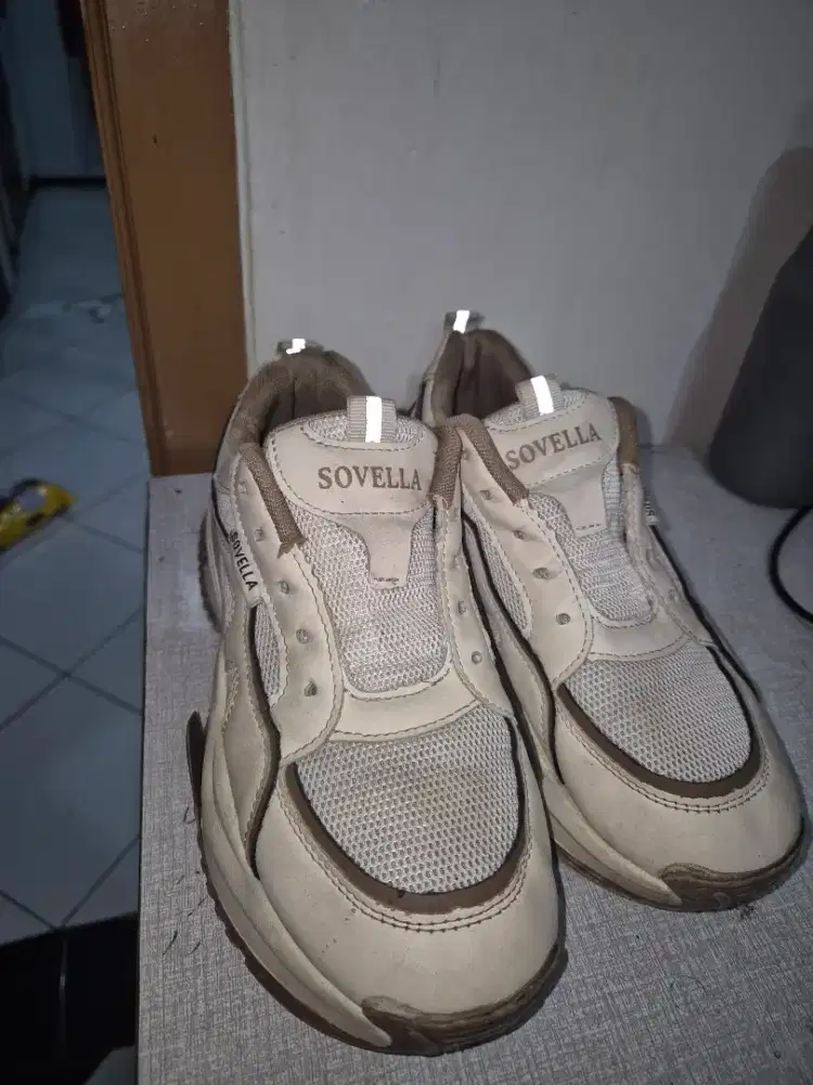 Sepatu Wanita Sneakers Fashion