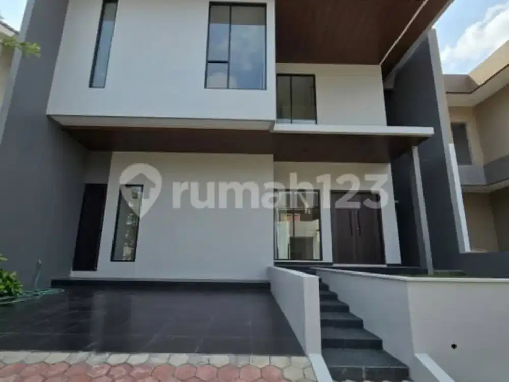 Rumah di Cluster Bintaro dengan Kolam Renang Dekat Akses Tol