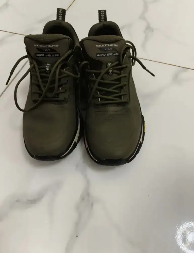 Sepatu skechers archfit