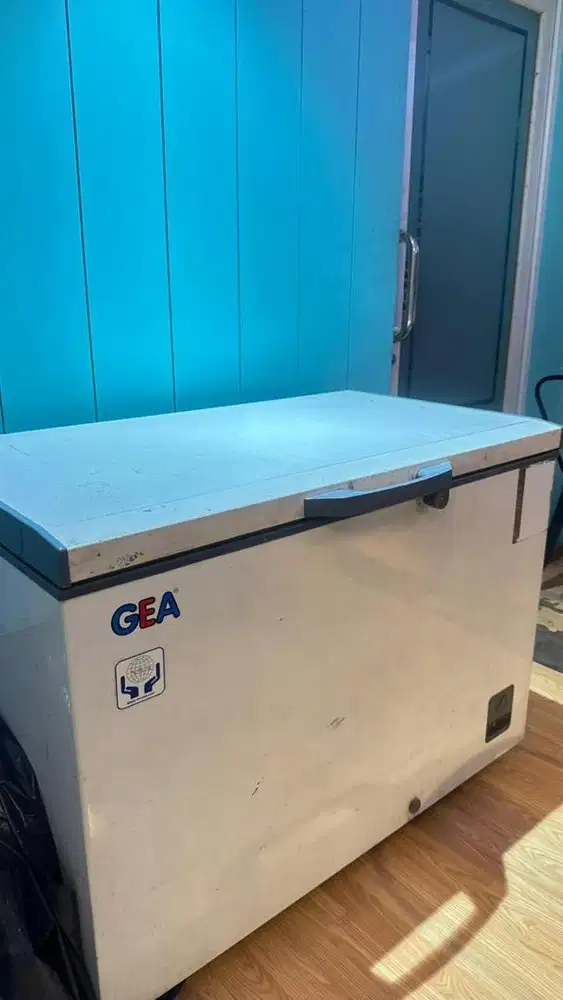 Freezer GEA 330L