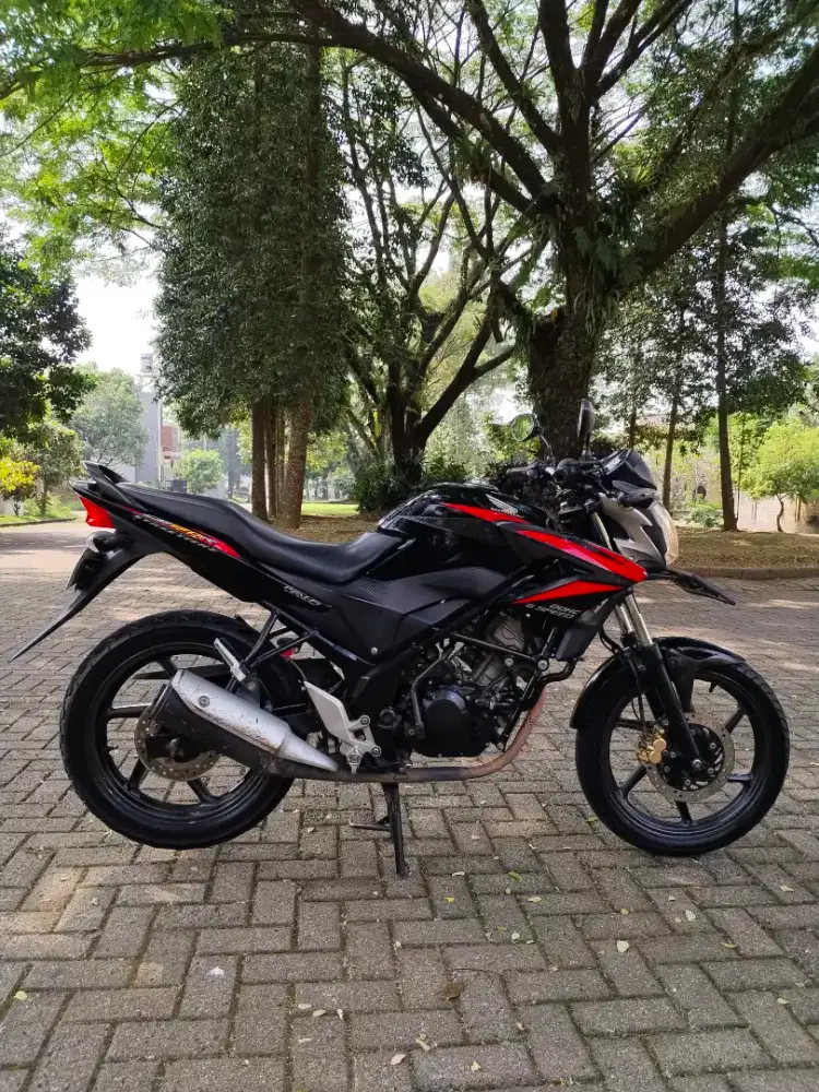Honda CB150R Pribadi Terawat Low KM Pajak Hidup Baru perpanjang