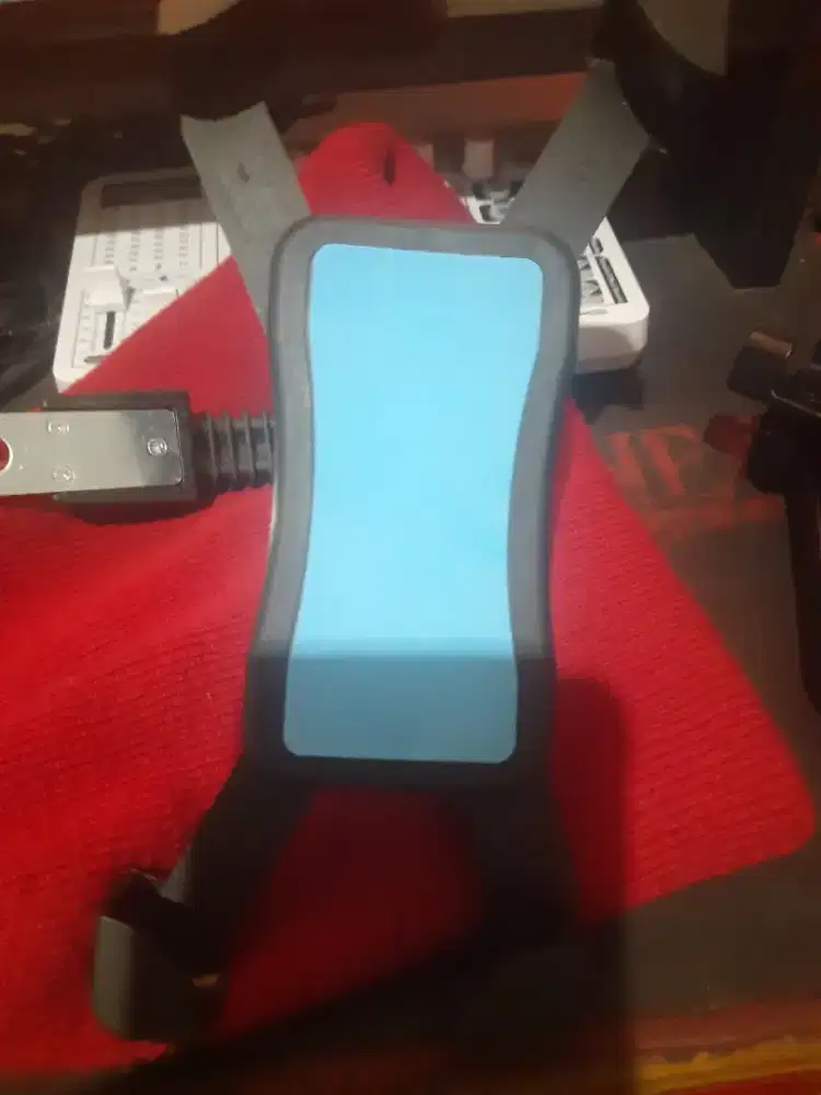 HP holder motor biru