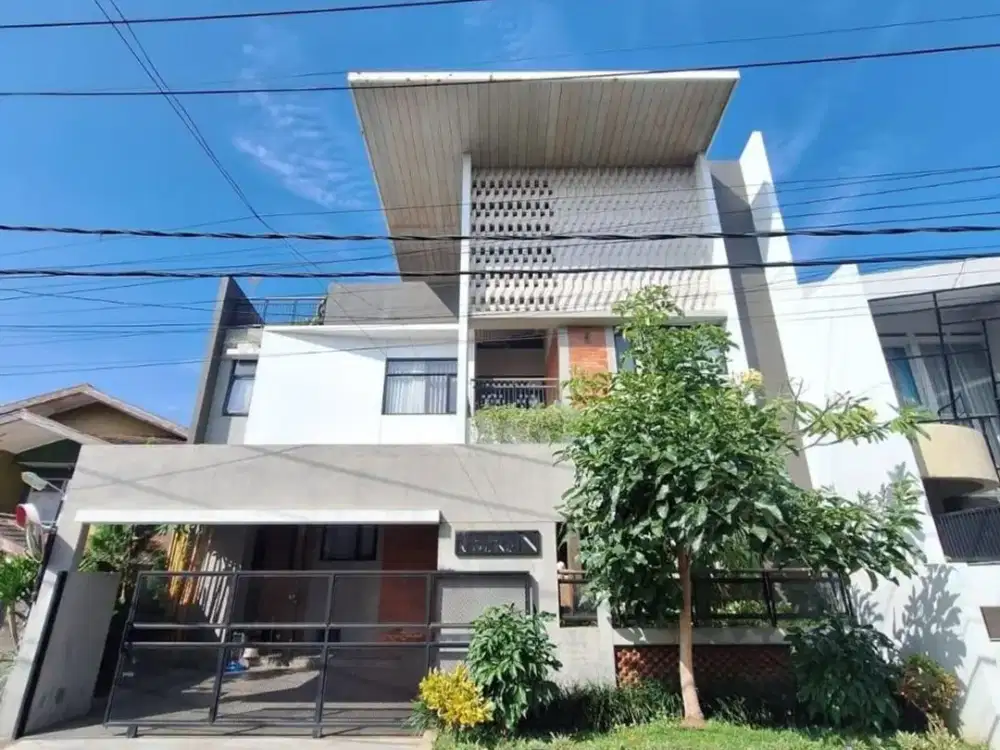 Rumah bagus 3 lantai full Funished  di cigadung bandung