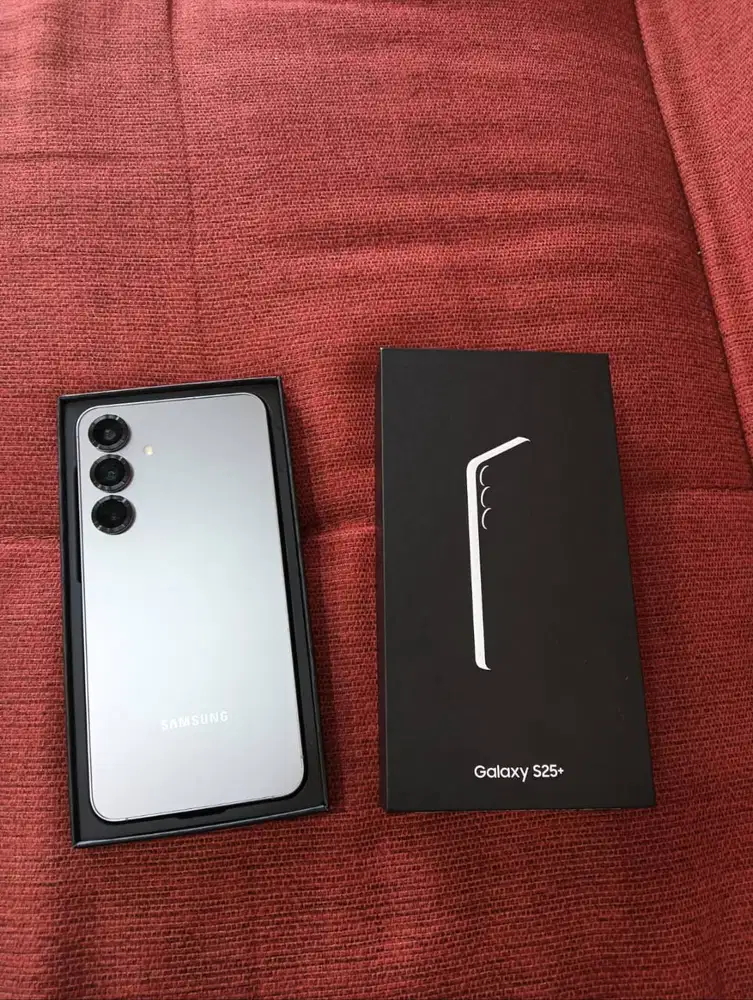 Samsung Galaxy S25 Plus 12/512gb sein like new