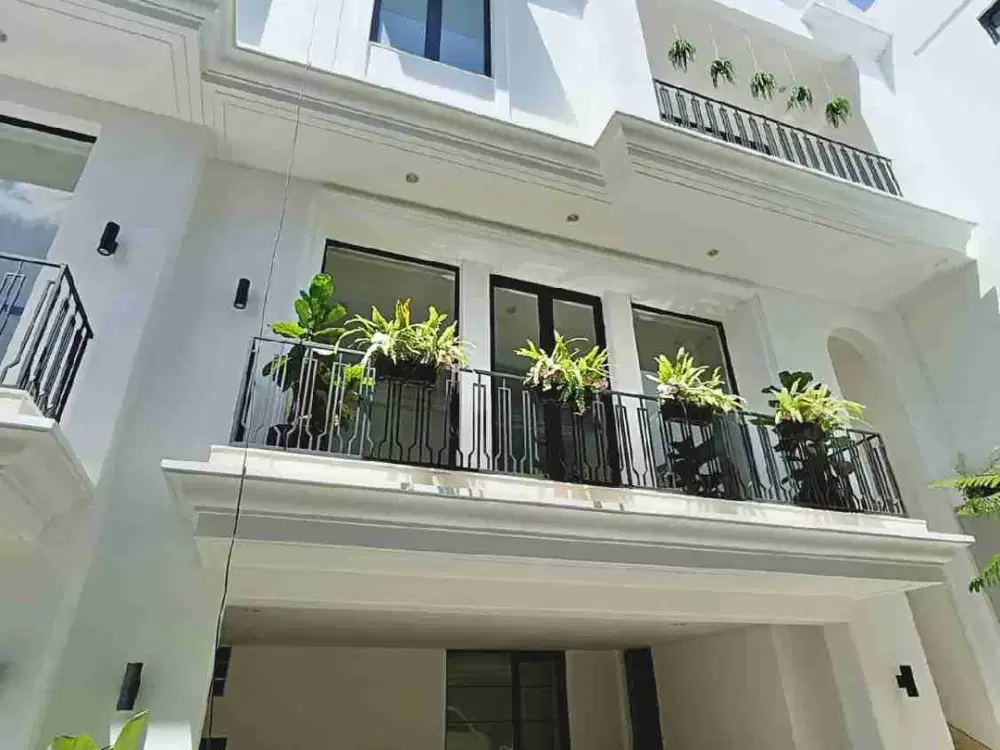 DIJUAL RUMAH CANTIK DENGAN KOLAM RENANG SIAP HUNI DALAM MINI CLUSTER DI KEBAYORAN BARU