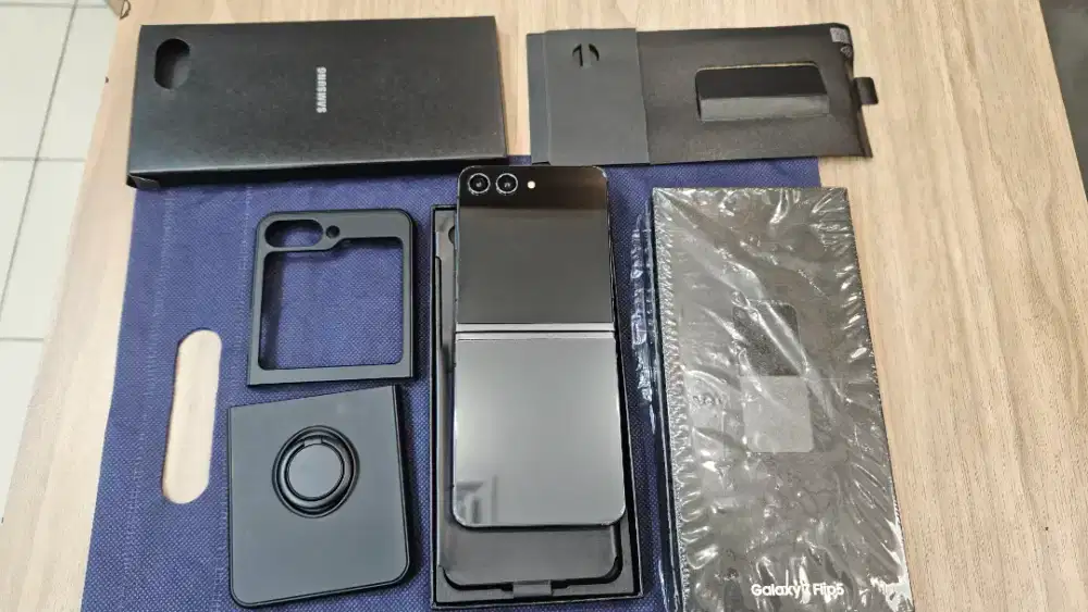 Samsung Galaxy Z Flip 5 8/256 Gb Fullset Murah Mulus