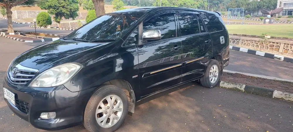 Toyota Kijang Innova 2010 Bensin