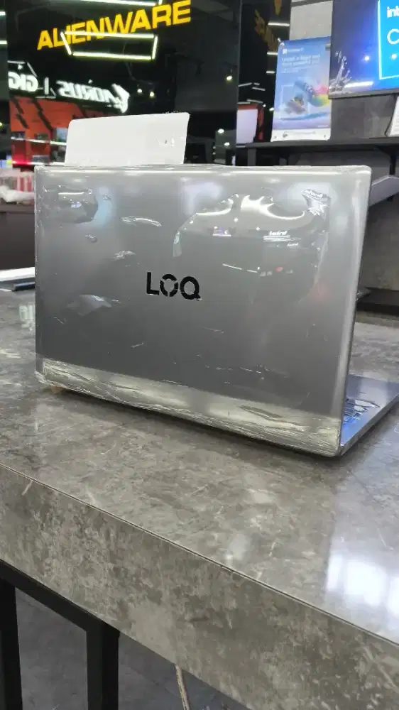 menjual berbagai jenis laptop
