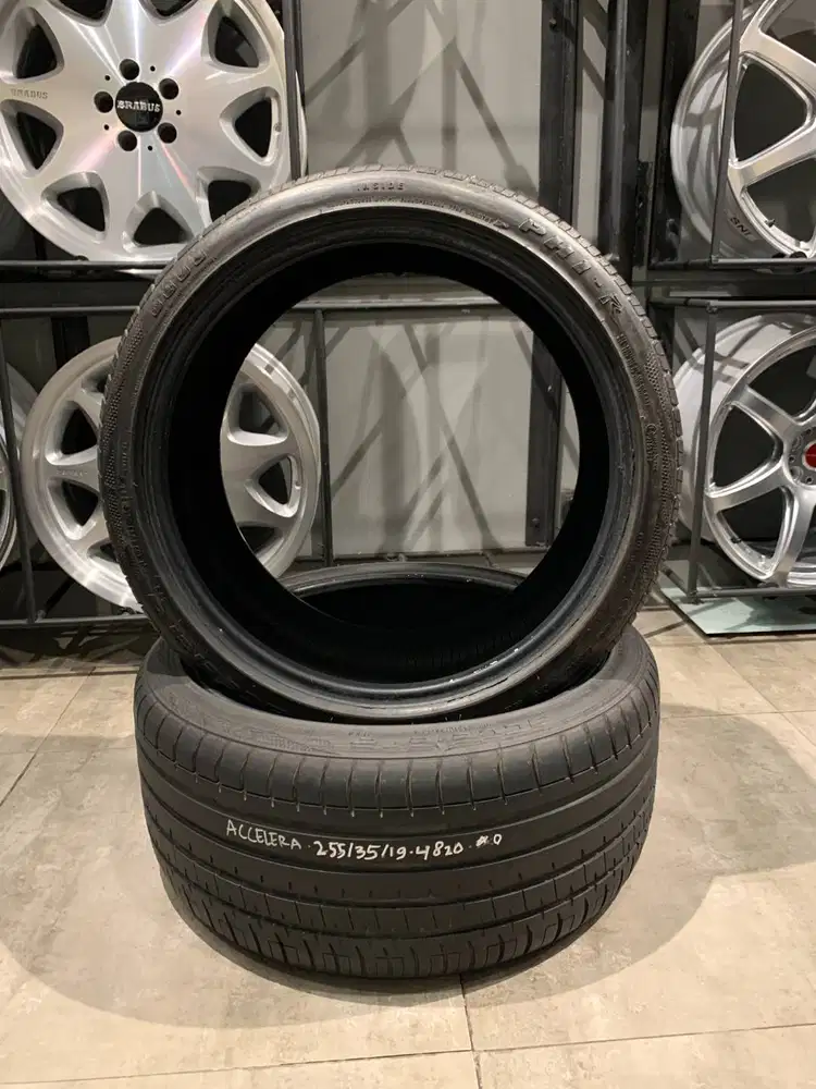 2 Ban Accelera PHI-R 255/35/19