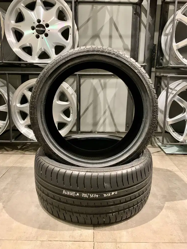2 Ban Accelera PHI-R 235/35/19