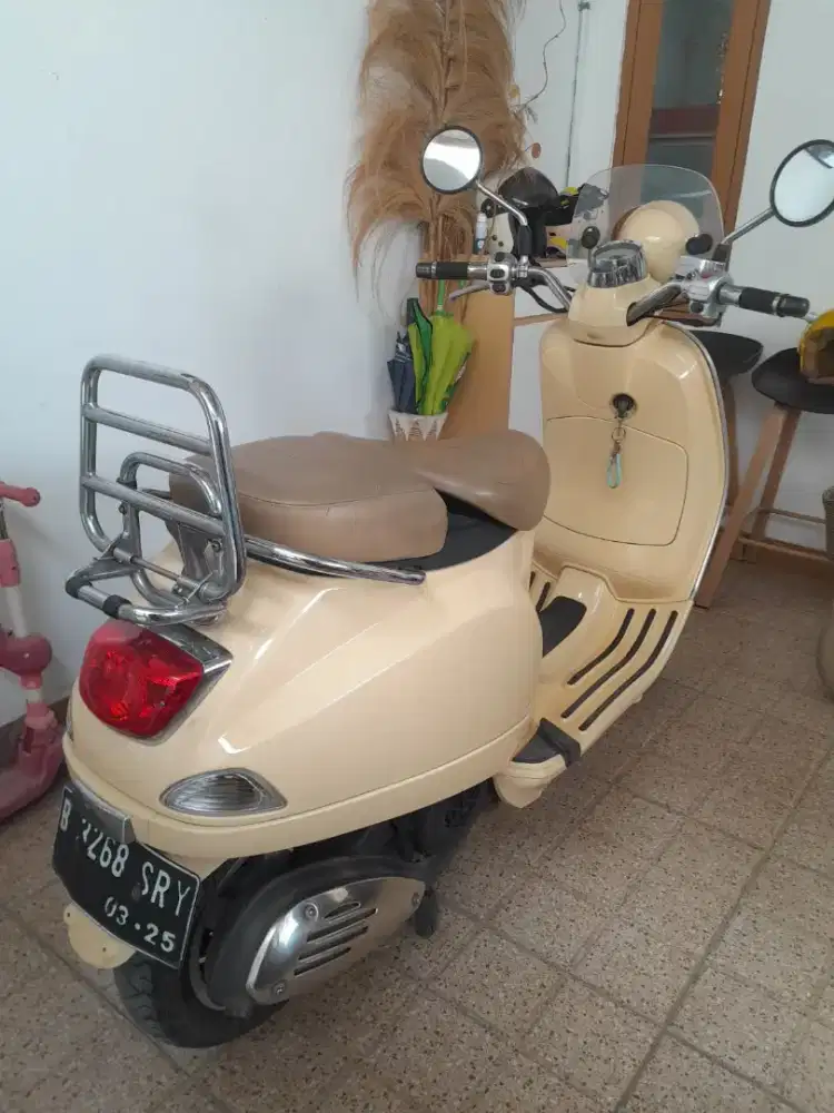 Vespa LXV 150 CREAM