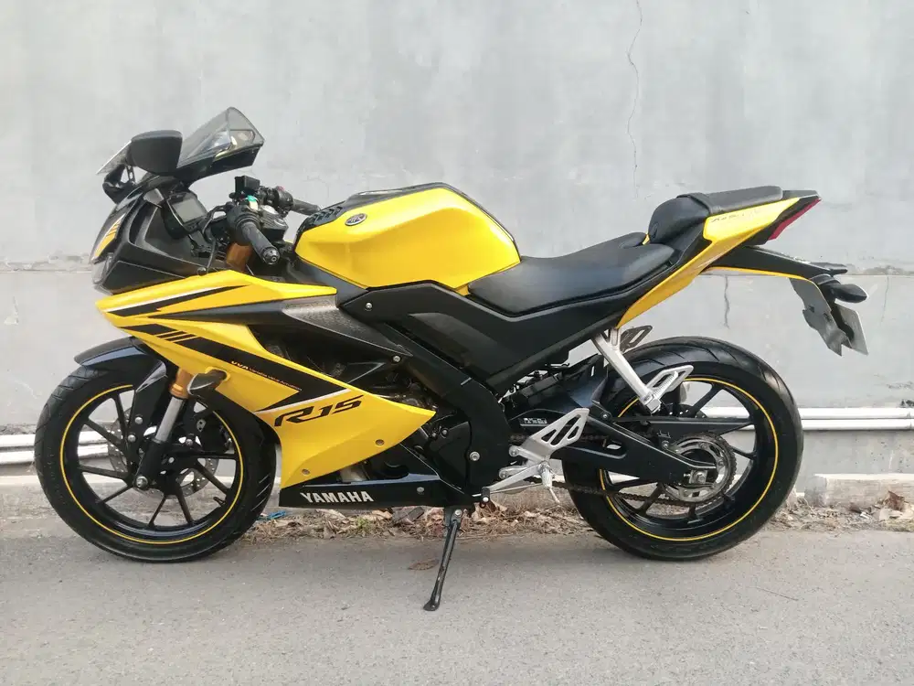 Yamaha R15 2018 kuning