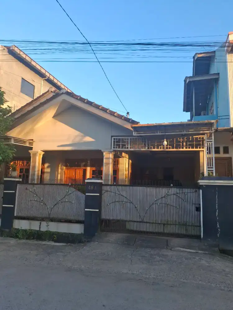 Dijual rumah tinggal strategis
