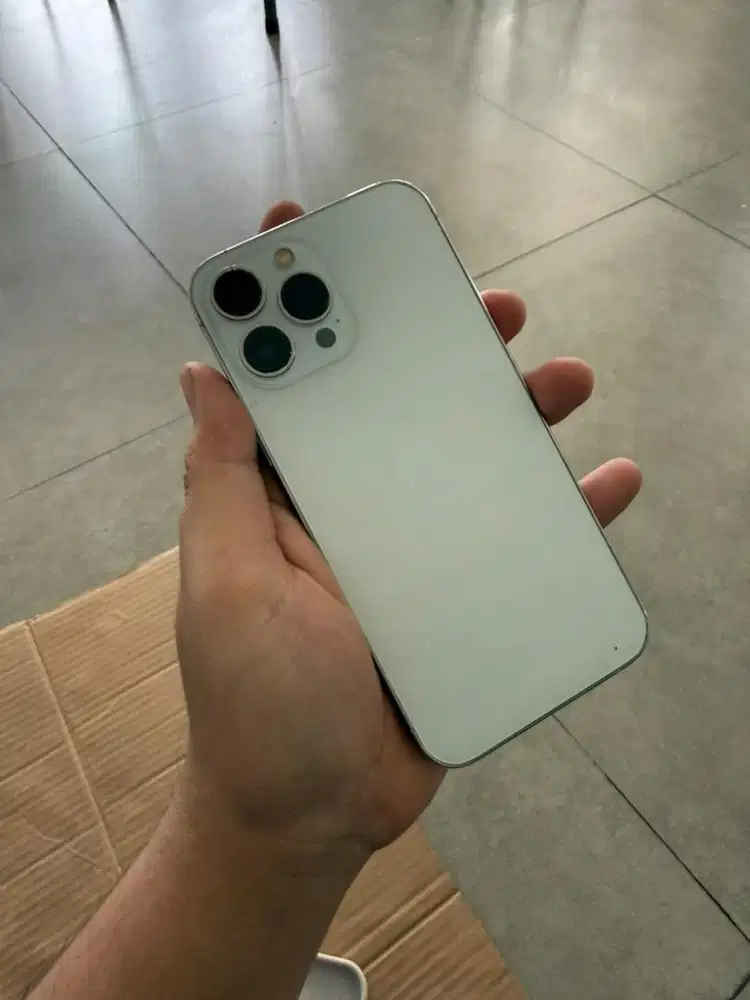 Iphone 13 promax 256 Silver minus tipis Fullset