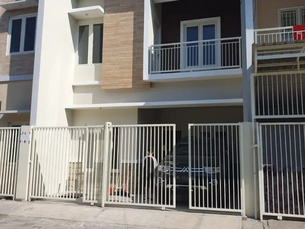 DIJUAL / DISEWAKAN RUMAH KUTISARI
