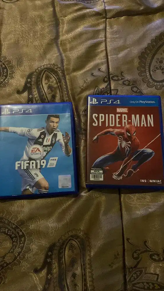 GAME PS4 SPIDERMAN & FIFA 19