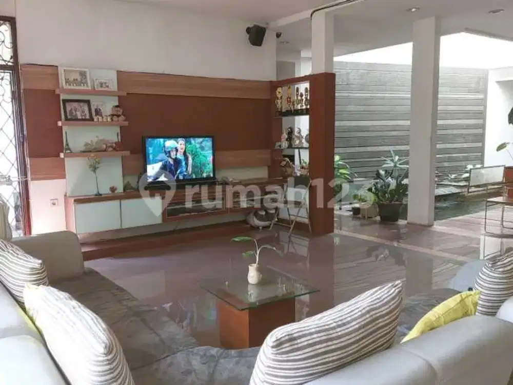 Rumah terawat rapih sirkulasi bagus dg private security dlm cluster Mekarwangi