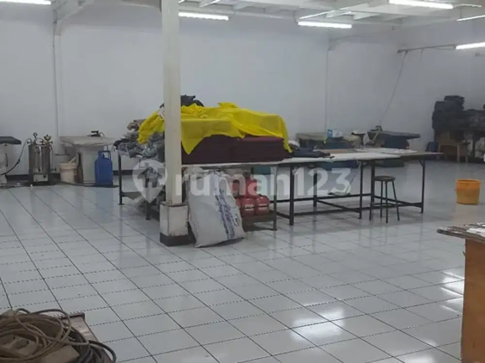 Harga menarik, ex garment terawat plus rumah jl.Cipamokolan