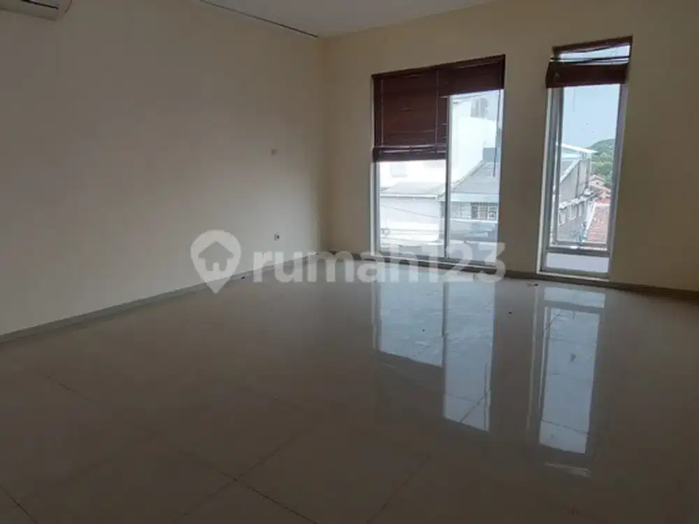 ruko bagus terawat strategis mainroad Kopo