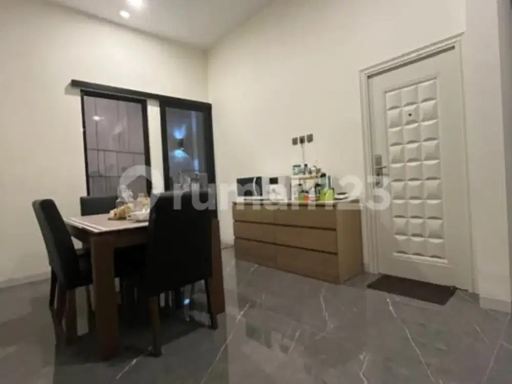 Rumah Bagus Nyaman Semi Furnish Dg 5 KT di Komp Elit Singgasana Pradana