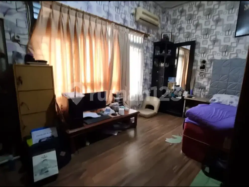 Rumah Besar Dg 8 Kmr Tidur Cocok Utk Keluarga Besar atau Usaha Online