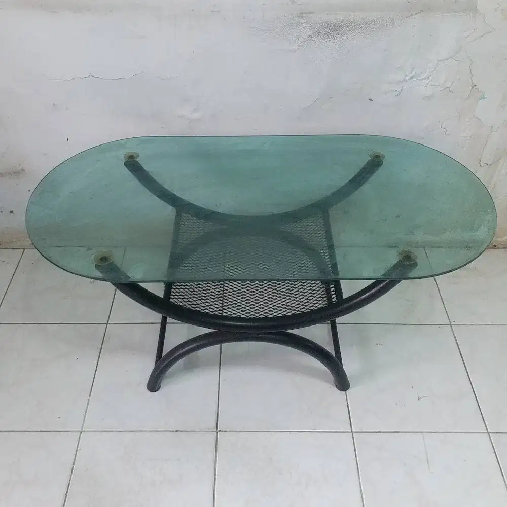 Meja besi kaca tebal berat bening