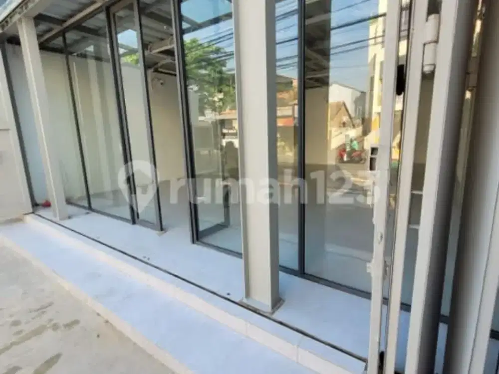 Ruko Bagus 2 Lantai Siap Pakai Partisi Kaca Cocok Utk Investor