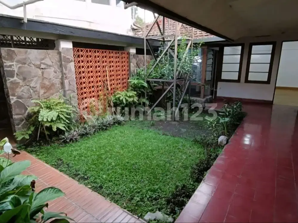 Rumah Luas Siap Huni Dg 4kt Bisa Utk Kantor Juga Di Sayap Dago