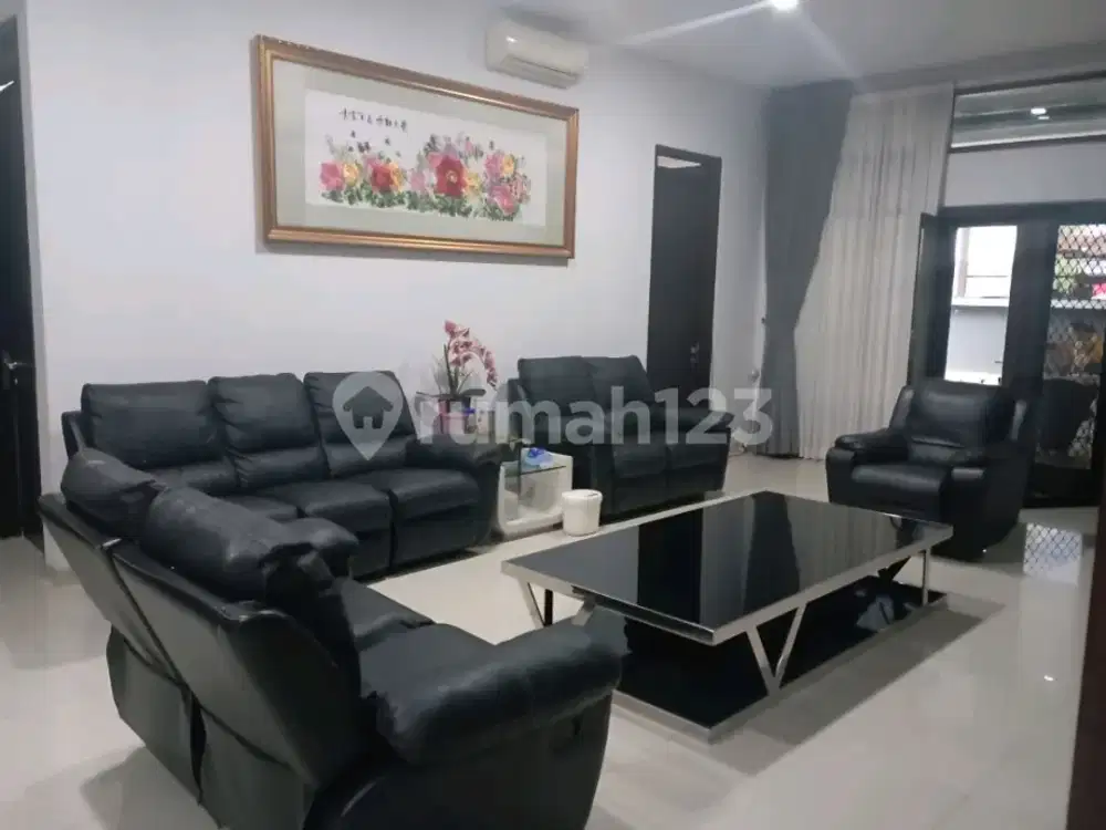 Rumah Furnish Siap Huni di Lingkungan Elit Mekar Wangi
