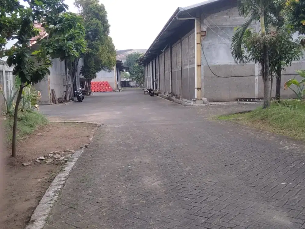 Dijual Gudang 8064 M2 SHM di Jln Raya Utama Legok - Karawaci Tangerang