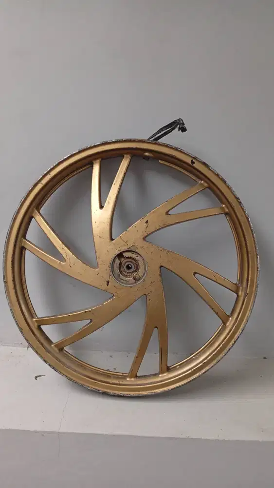 Velg depan motor Suzuki Skywave/Hayate