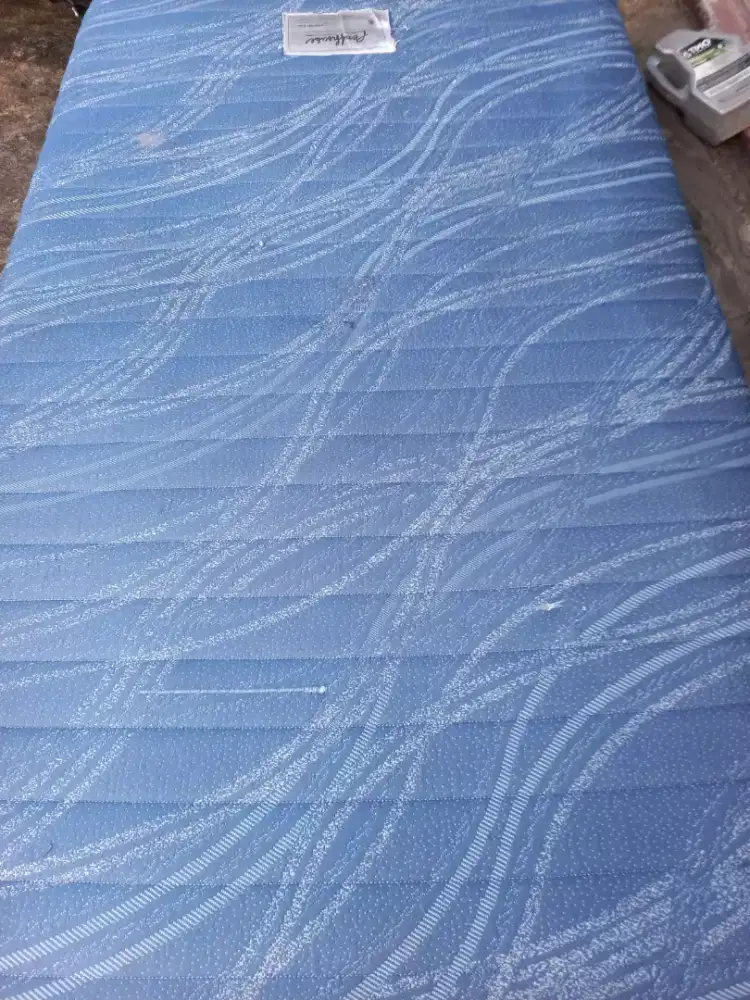 Kasur,rak,bantal