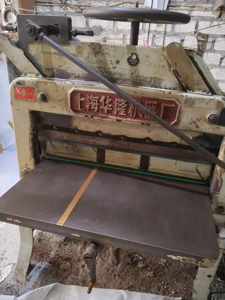 Dijual Cepat Mesin Potong  Siap Kerja