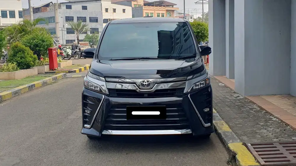 Toyota voxy 2018 hitam sunroof cash kredit proses bisa dibantu
