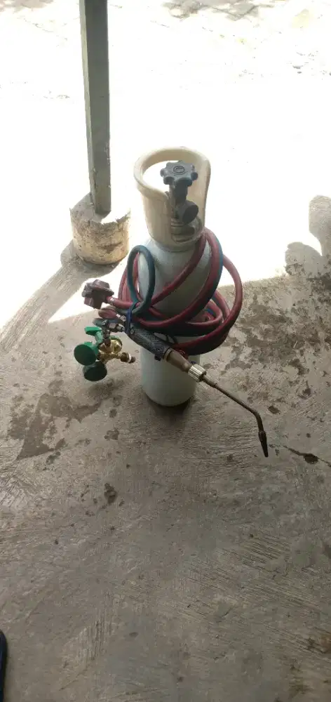 Di jual tabung oxigen+isi, untuk las AC dan kulkas tinggal pakai