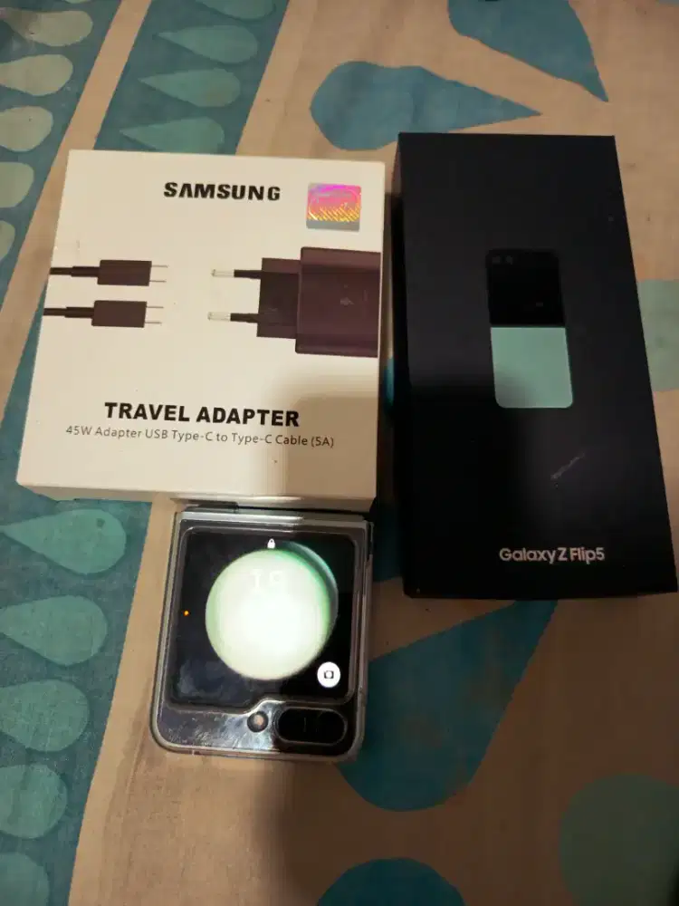 Samsung z flip 5 ram 8 gb rom 256 gb