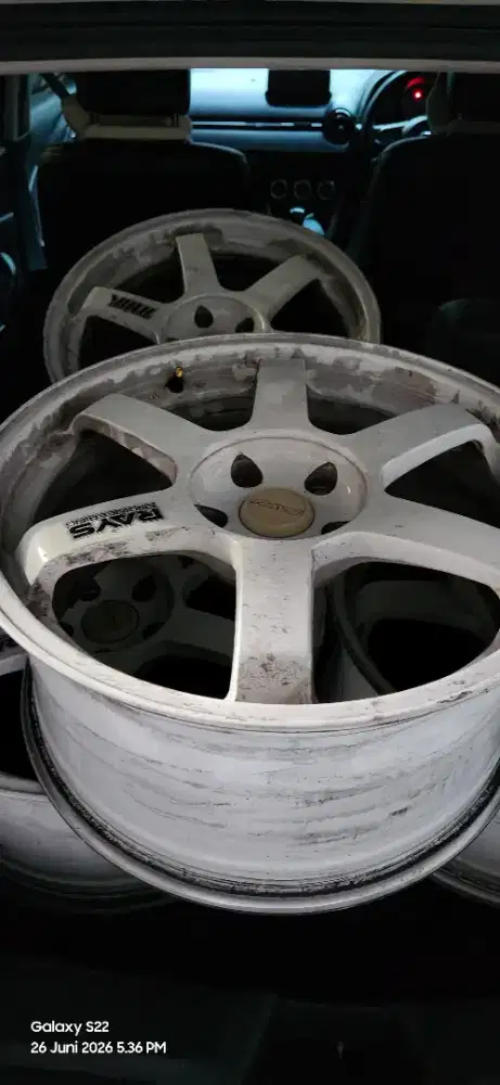 Velg TE37 R18 Putih