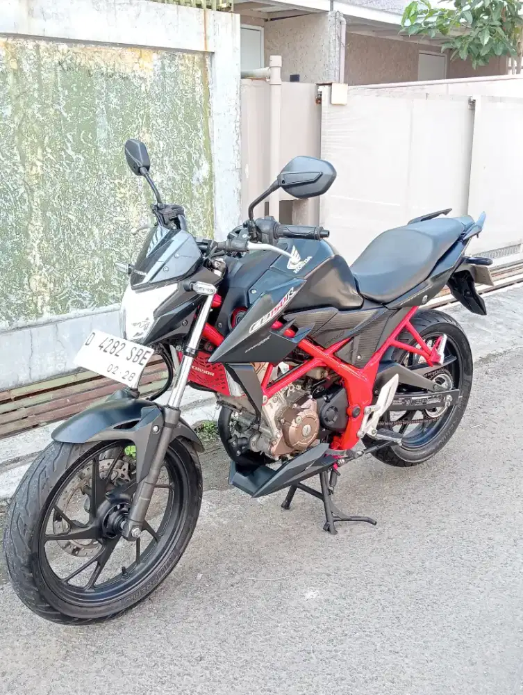 Jual cepet Original CB 150 R Spesial Edition hitam dop StreetFire 150