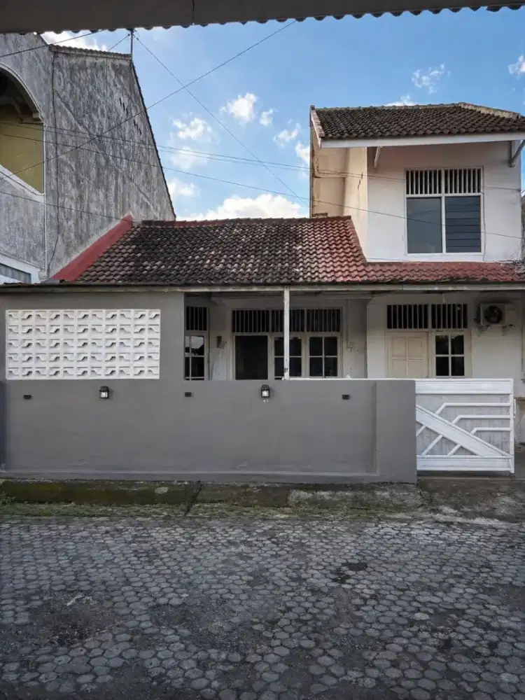Rumah 2 lantai dekat stadion maguwoharjo